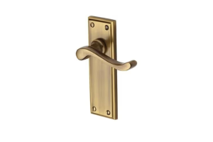 Brass vs. Chrome: Which Door Handle Finish is Best for Your Home?