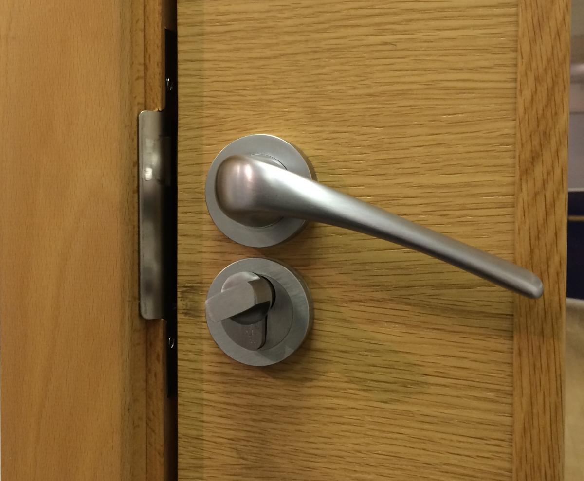 Door Handle Not Springing Back How To Fix A Spring Our Blog - How To Install Bathroom Door Handle With Lock