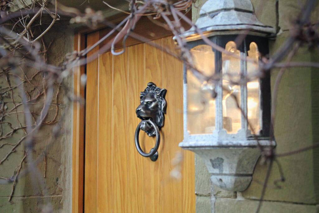 How To Fit A Door Knocker             