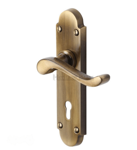 Brass vs. Chrome: Which Door Handle Finish is Best for Your Home?