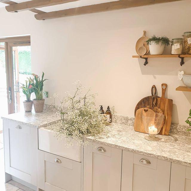 @lynne_brmable_barn's Country kitchen featuring iconic polished chrome cup handles synonymous with the style.
