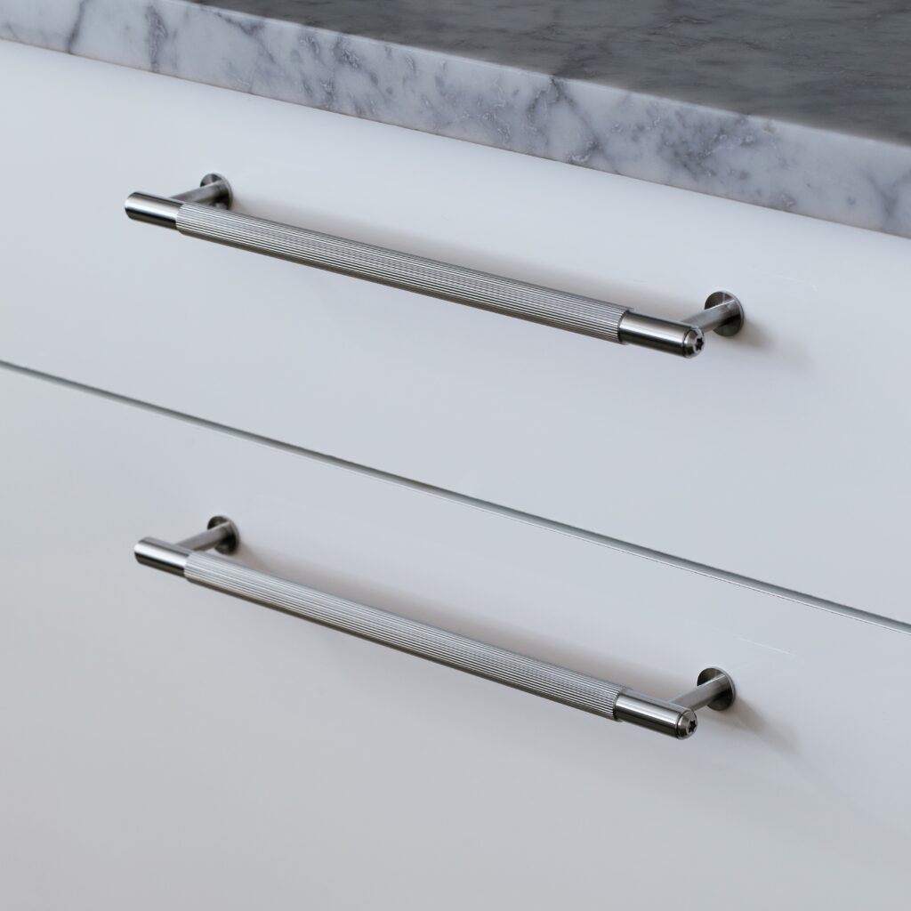 Steel LINEAR cupboard handles on neutral cabinets