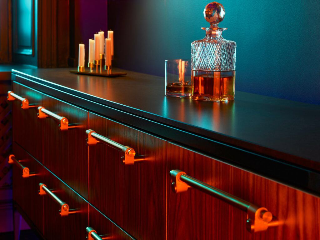 The Buster and Punch Cast Cupboard Handle is crafted from solid metal and is well suited to both modern and contemporary styled interiors. This handle is composed of one long smooth cylindrical bar joined by a cast metal knuckle onto two smaller cylindrical stems which attach to the cupboard or drawer. This cupboard handle can be attached both horizontally or vertically to your cabinets or drawers. This cabinet handle is suitable for all interior spaces, including bathrooms.