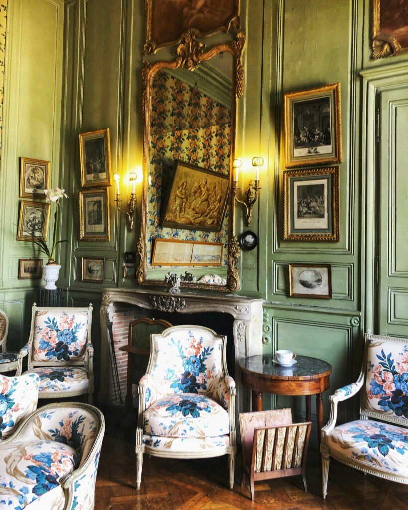 Henri Lajarrige Lombard Unsplash - Colour, Panelling, Fabrics - Victorian Maximalist Vintage Exterior Design