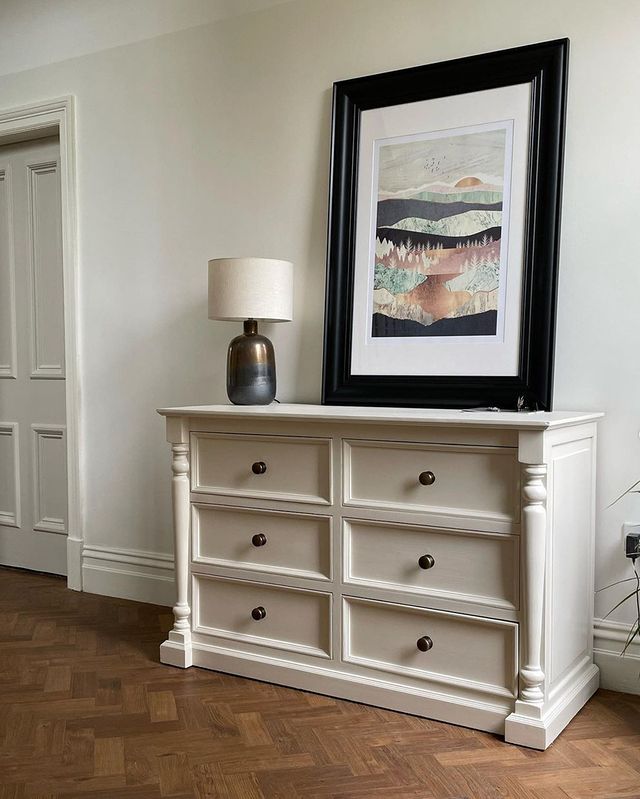 the Victorian Semi 2019 using Dark Bronze Cabinet knobs, dark bronze decor accents with white cream decor colour scheme Victorian